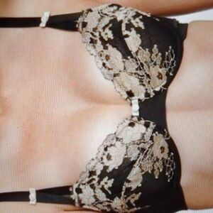 Wacoal Black & Gold Lace Underwire Bra Size 32DD